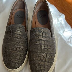 Sofft Gray Crocodile Pattern Loafers